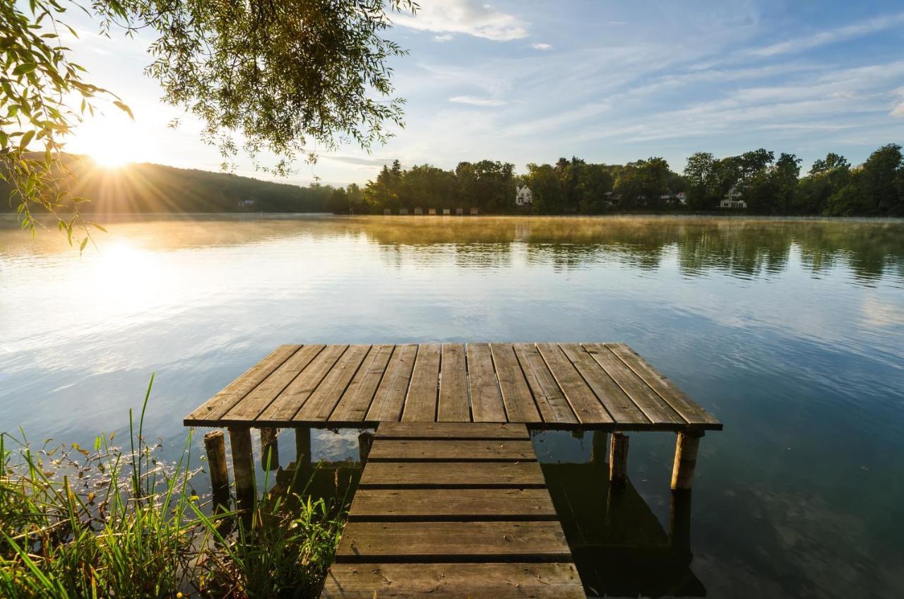 Sopherl Am See - Fruehstueck Auf Der Seeterrasse, Sehr Ruhig Und Wunderschoen Am See, 3 Minuten Nach Oberpfaffenhofen, Viele Radtouren, Restaurants & Cafes In Der Umgebung Веслинг Экстерьер фото