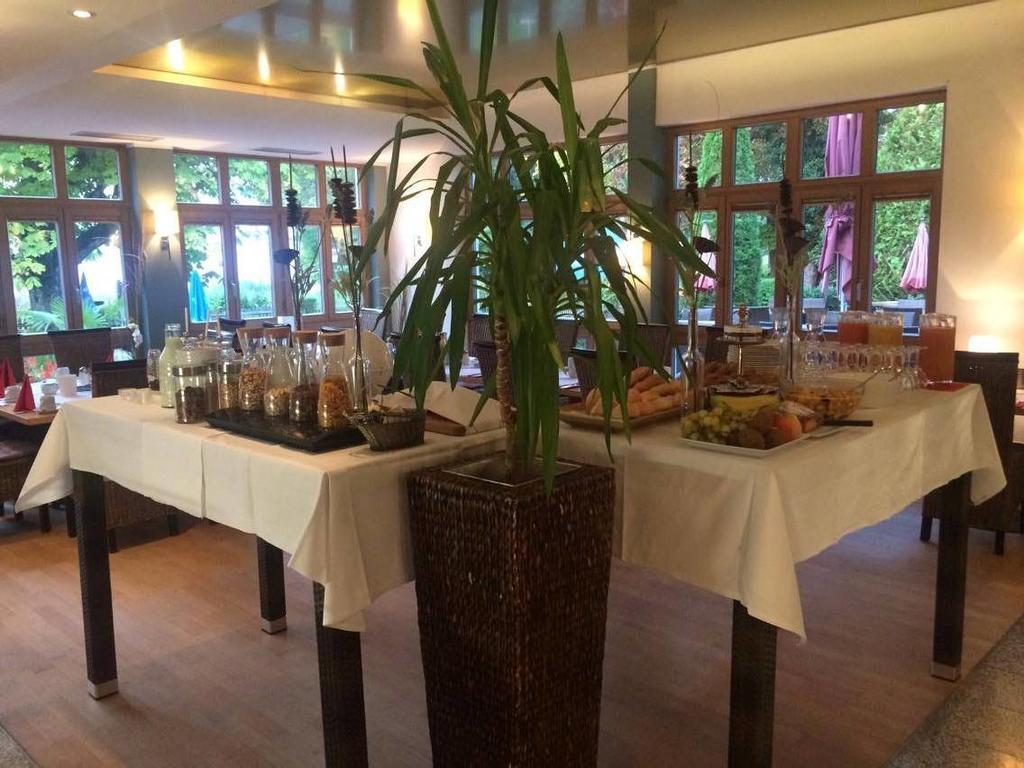 Sopherl Am See - Fruehstueck Auf Der Seeterrasse, Sehr Ruhig Und Wunderschoen Am See, 3 Minuten Nach Oberpfaffenhofen, Viele Radtouren, Restaurants & Cafes In Der Umgebung Веслинг Экстерьер фото