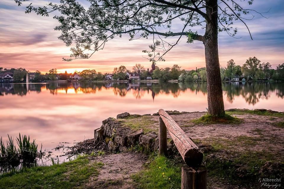 Sopherl Am See - Fruehstueck Auf Der Seeterrasse, Sehr Ruhig Und Wunderschoen Am See, 3 Minuten Nach Oberpfaffenhofen, Viele Radtouren, Restaurants & Cafes In Der Umgebung Веслинг Экстерьер фото